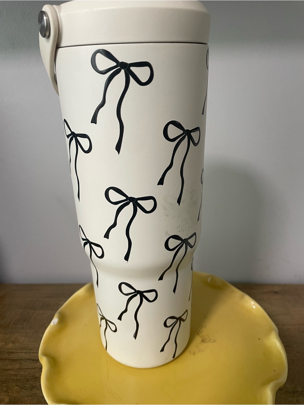 HydraPeak Stainless Steel Tumbler - Cream with Black Base - Picture 2 of 9